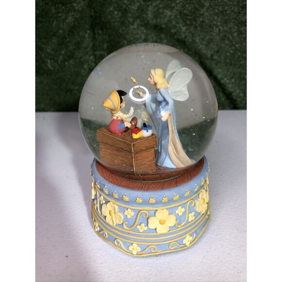 Disney Enesco PINOCCHIO & BLUE FAIRY Musical Snow Globe NO CHIPS 5.5”x4” - Picture 3 of 4